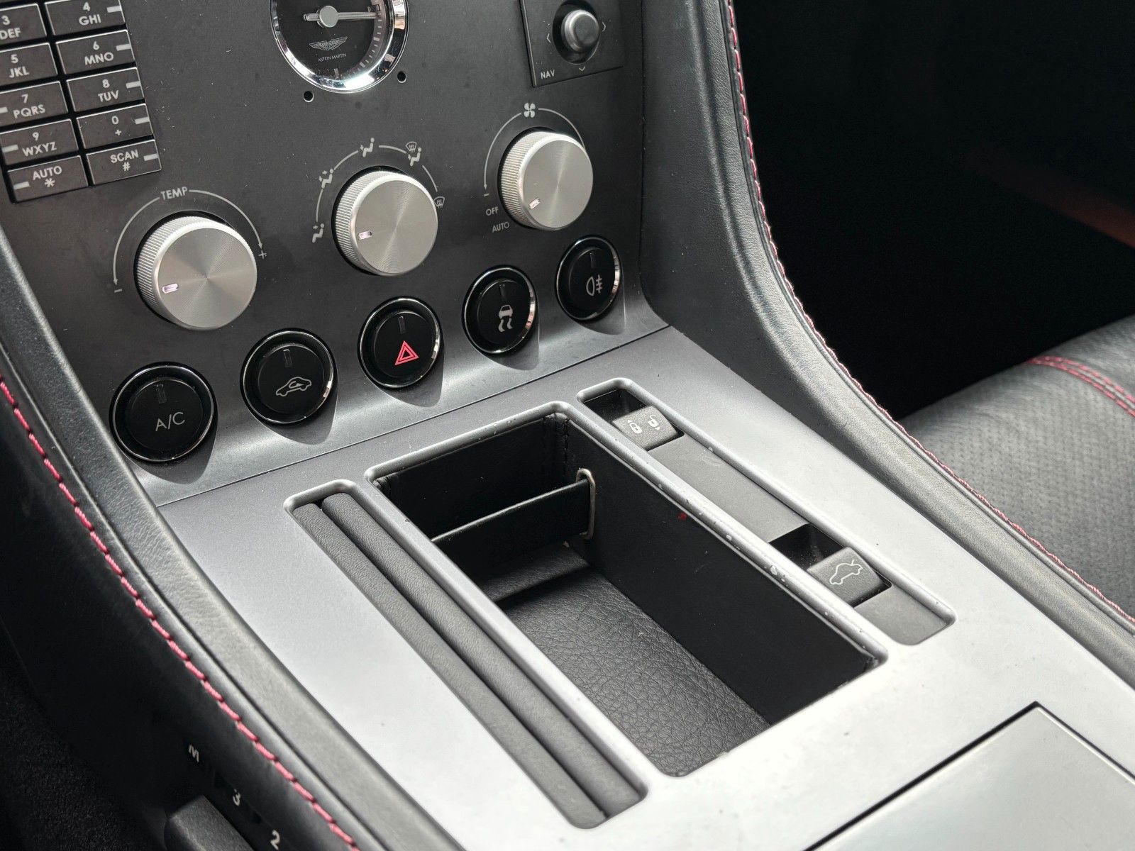 Fahrzeugabbildung Aston Martin DB9 LM 1of124 Sonderedition