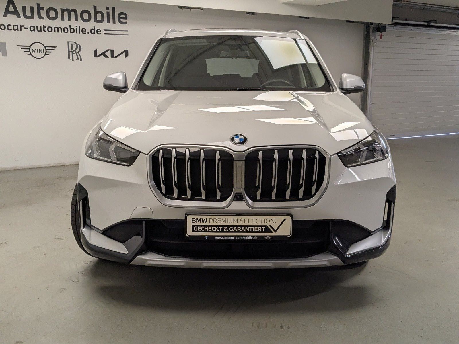 BMW X1 xDrive20d xLine Pano AHK DA Prof 360° HuD H K foto 3