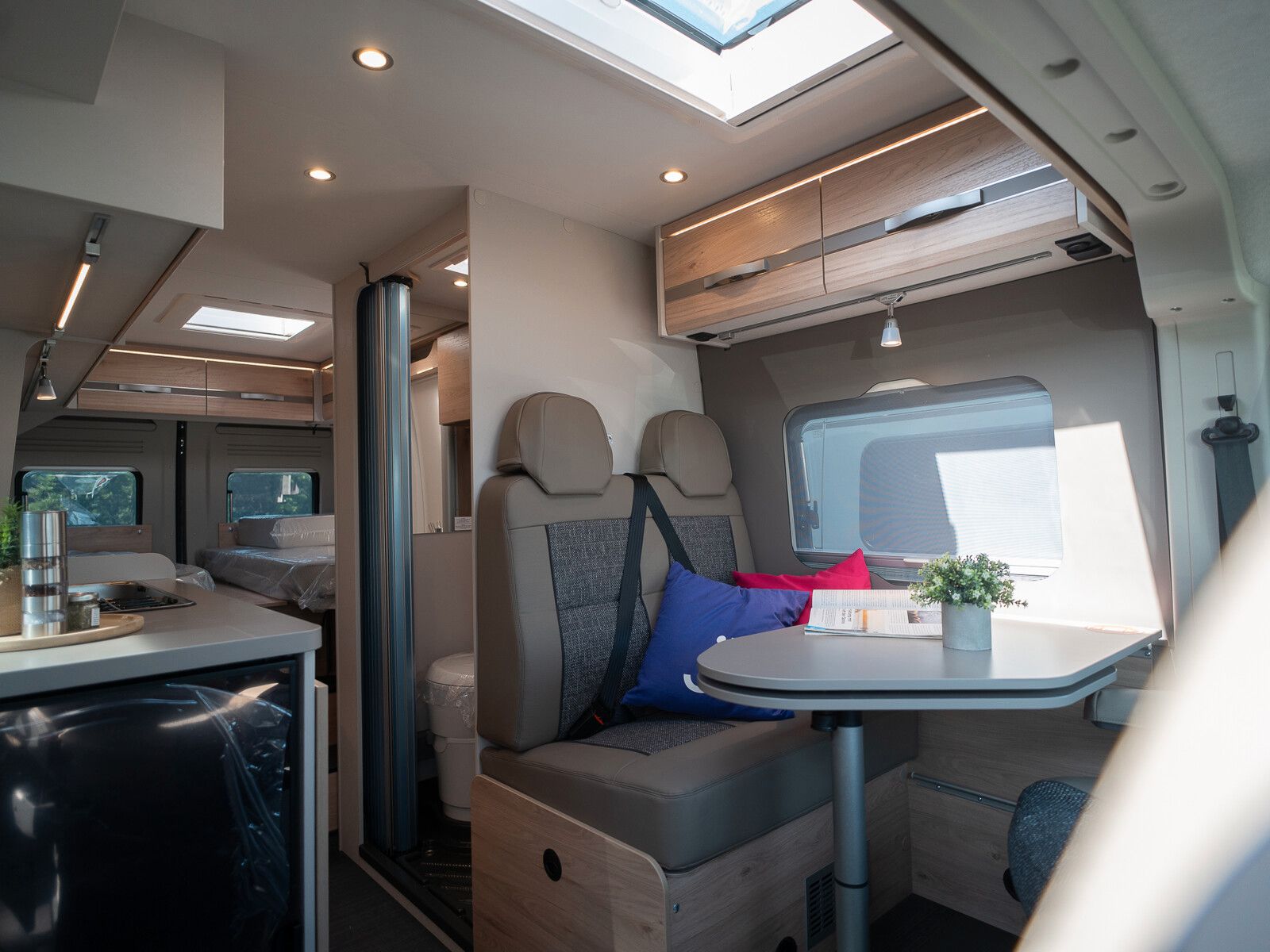 Fahrzeugabbildung Dethleffs Globetrail 640 ES Fiat Rahmenfenster/Heckauszug