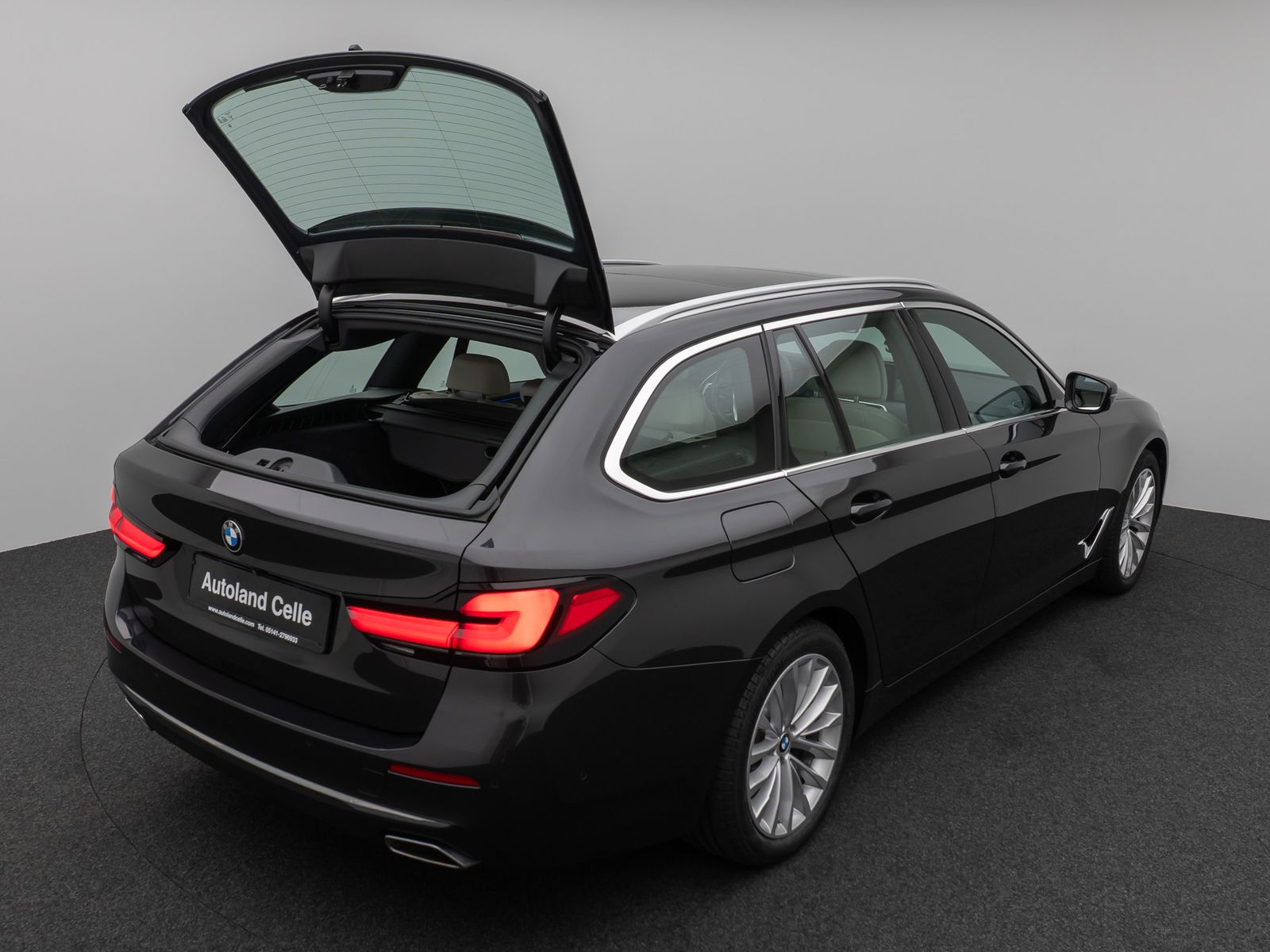 Fahrzeugabbildung BMW 520d  xD Luxury Line Panorama Kamera DAB H/K AHK