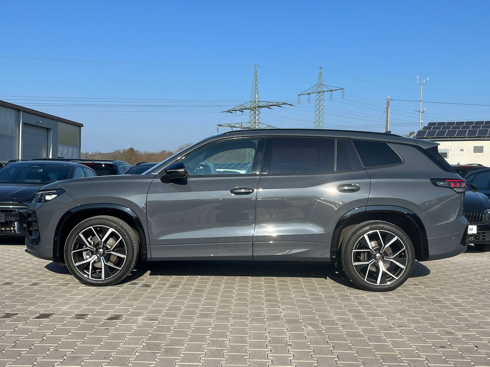 Fahrzeugabbildung Volkswagen Tayron 2.0 TDI 4M R-Line BLACK*7Si*MATRIX*PANO