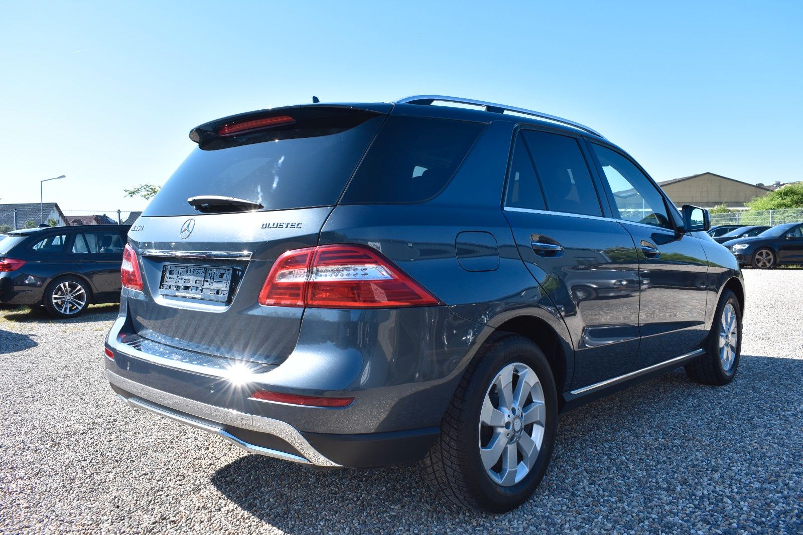 Fahrzeugabbildung Mercedes-Benz ML 350 CDI Display Fond H&K AHK Pano Softclose