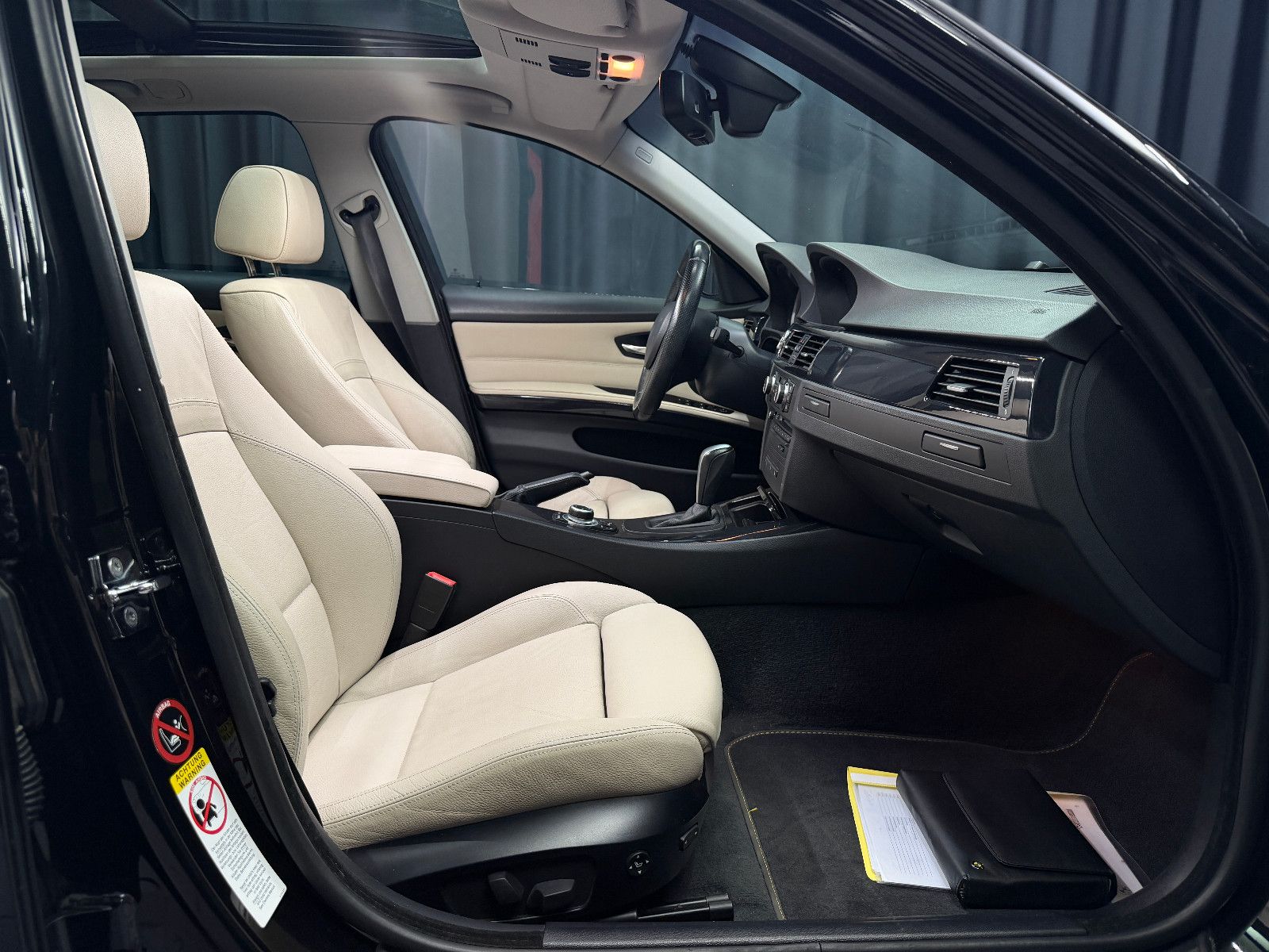 Fahrzeugabbildung BMW 335 i xDrive Touring|LEDER|NAVI|PANO