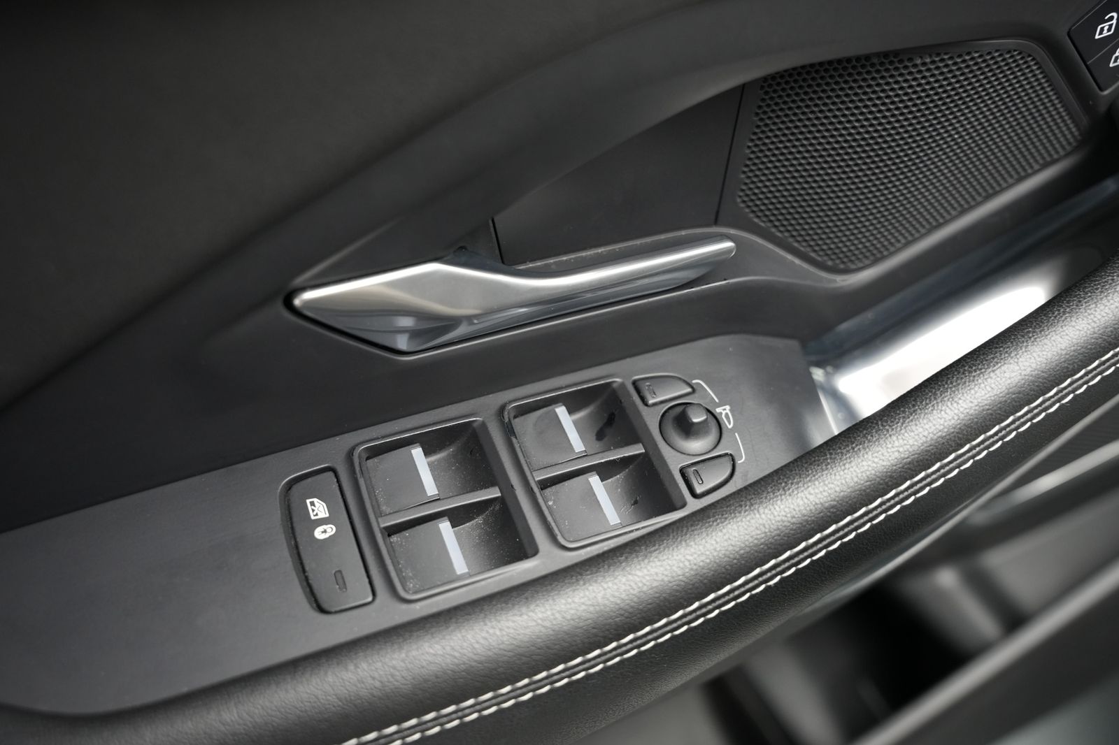 Fahrzeugabbildung Jaguar E-PACE R-Dynamic SE *Meridian*Memory*Virtual*ACC