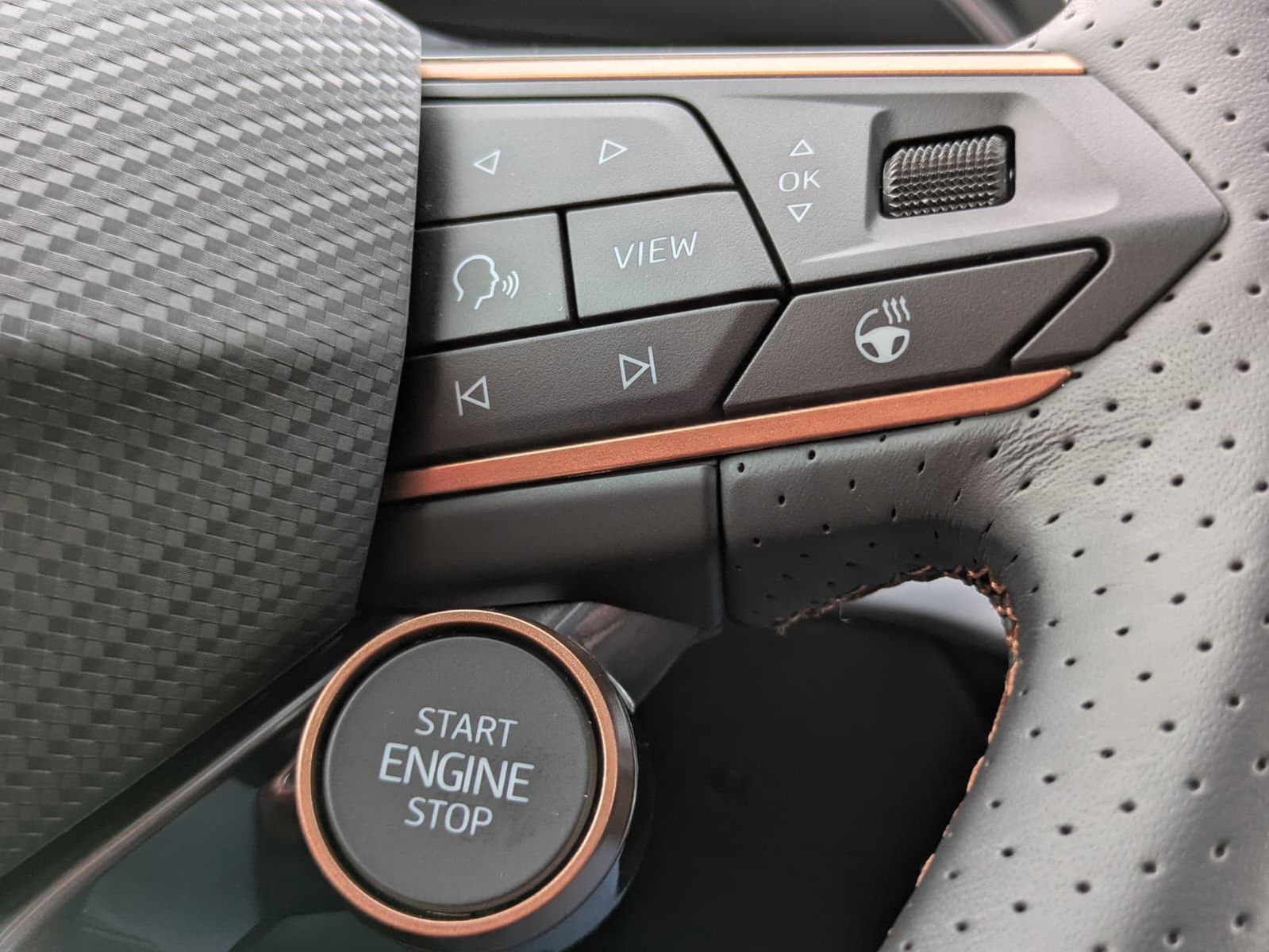 Fahrzeugabbildung CUPRA Leon 2.0 TSI VZ 4x4 PANO*MATRIX*AHK*SENNH.*DINAM