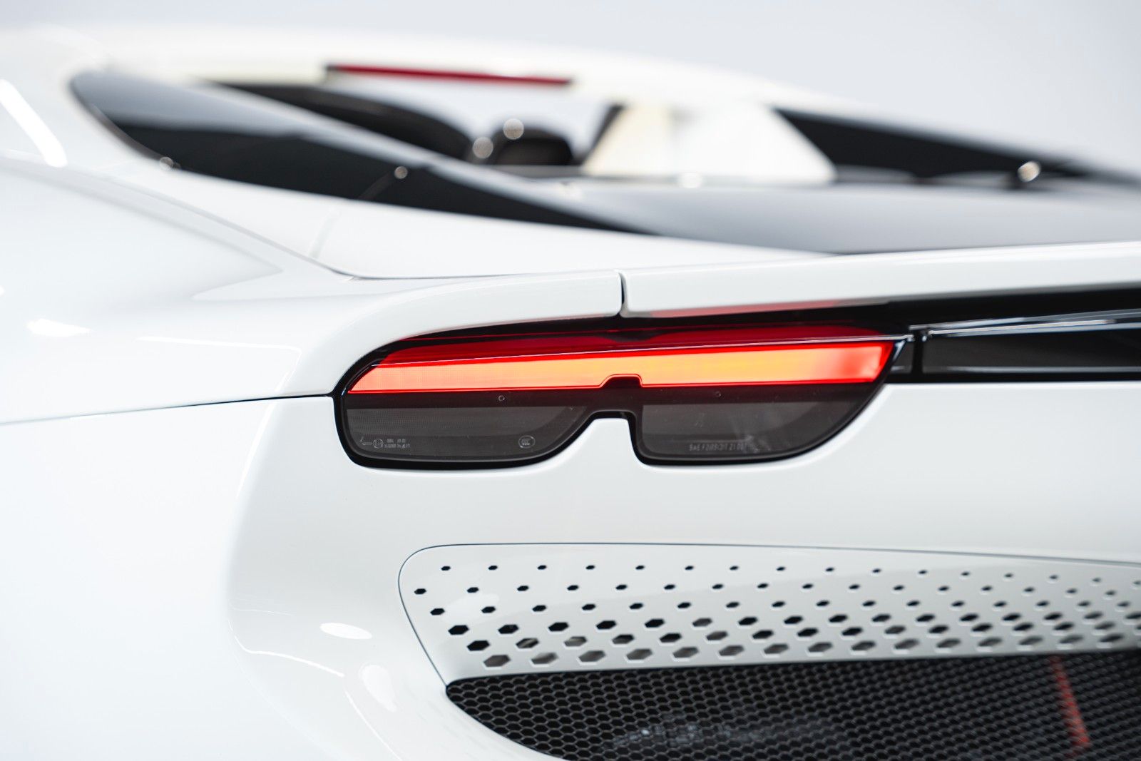 Ferrari 296 GTS *BIANCO AVUS*CARBON* imagem 3