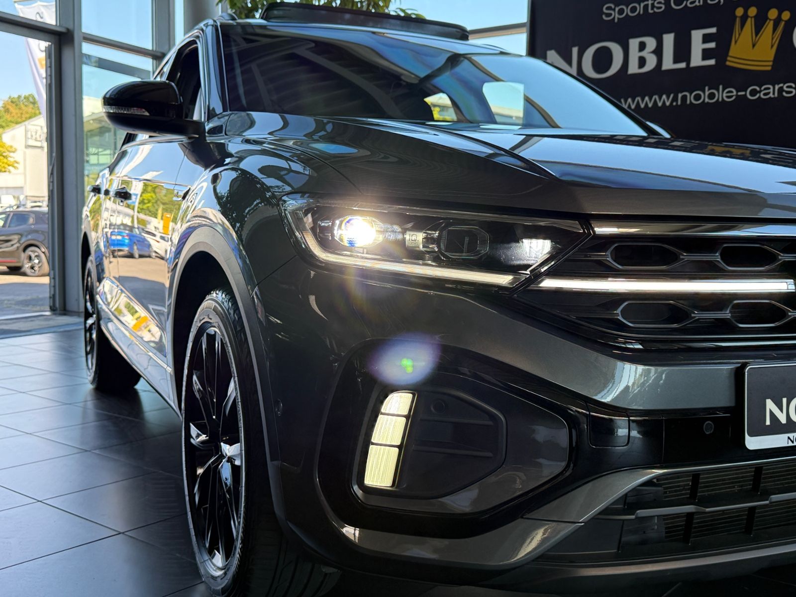Fahrzeugabbildung Volkswagen T-Roc R-Line 1.5 l TSI  PANO ACC LED NAVI