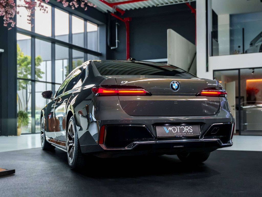 BMW i7 xDrive60 - 101.7 kWh - M Sport - Executive Lo imagem 3