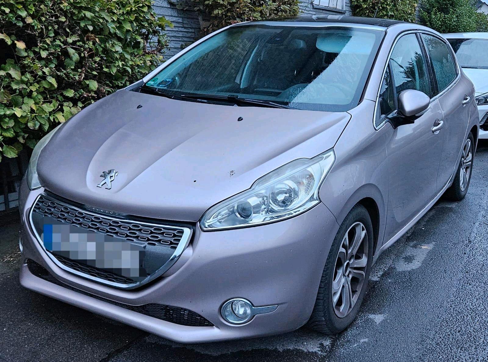 Peugeot e-208