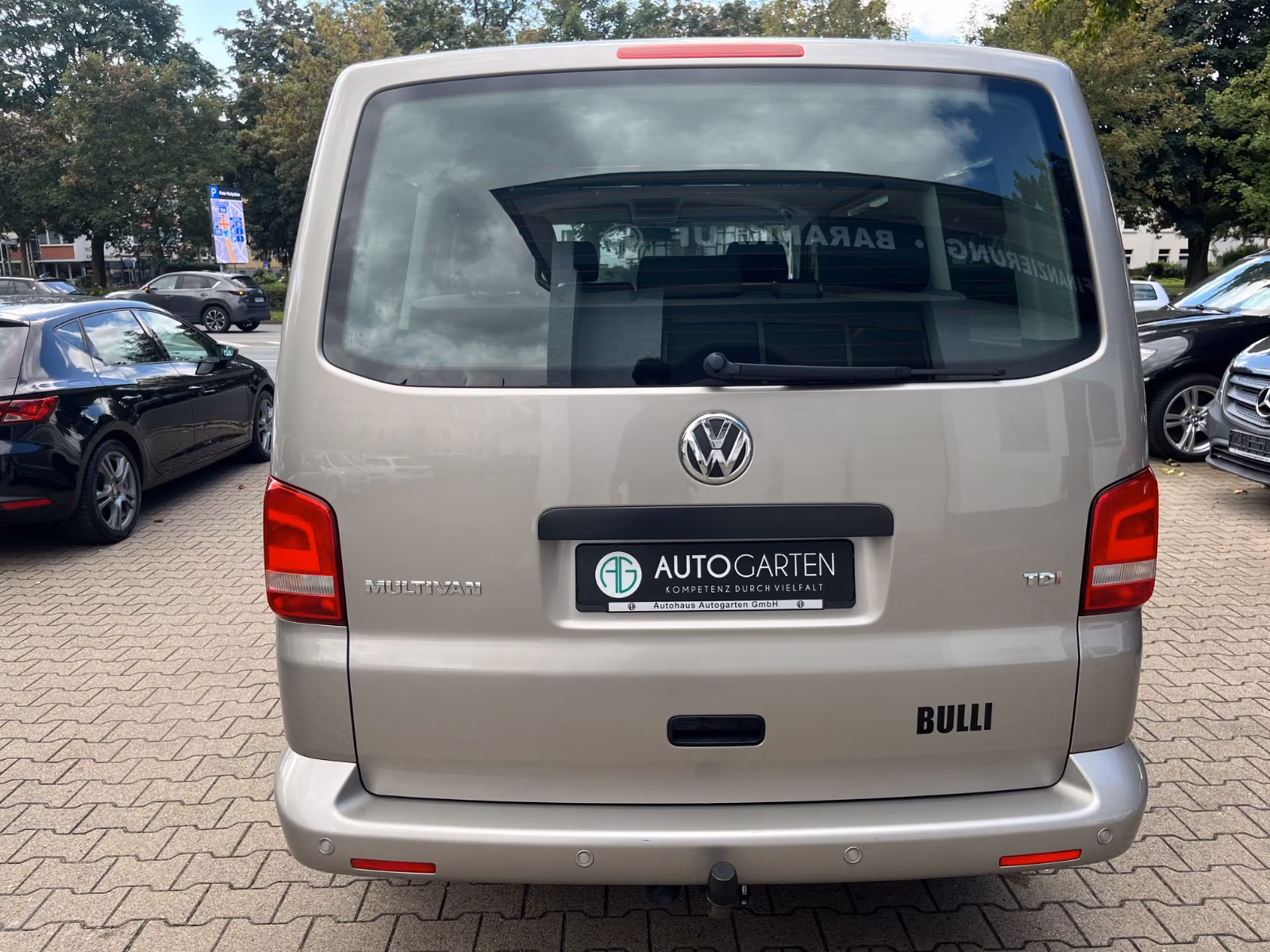 VOLKSWAGEN T5 MULTIVAN 2.0 TDI 140ch - STARLINE - ATTELAGE - PARK ASSIST AVANT/ARRIÈRE - CHAUFFAGE AUXILIAIRE - 1 ERE MAIN