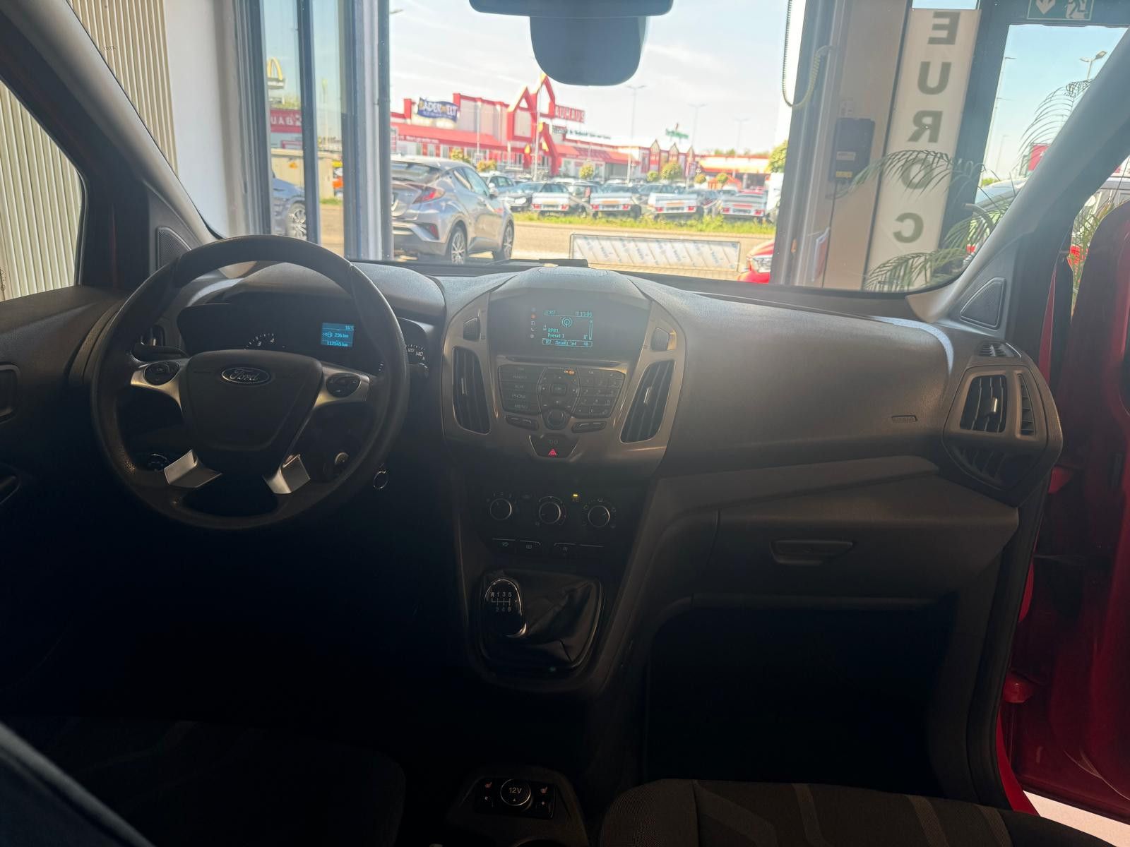 Fahrzeugabbildung Ford Tourneo Connect / KLIMA / PDC / WINTERPAKET