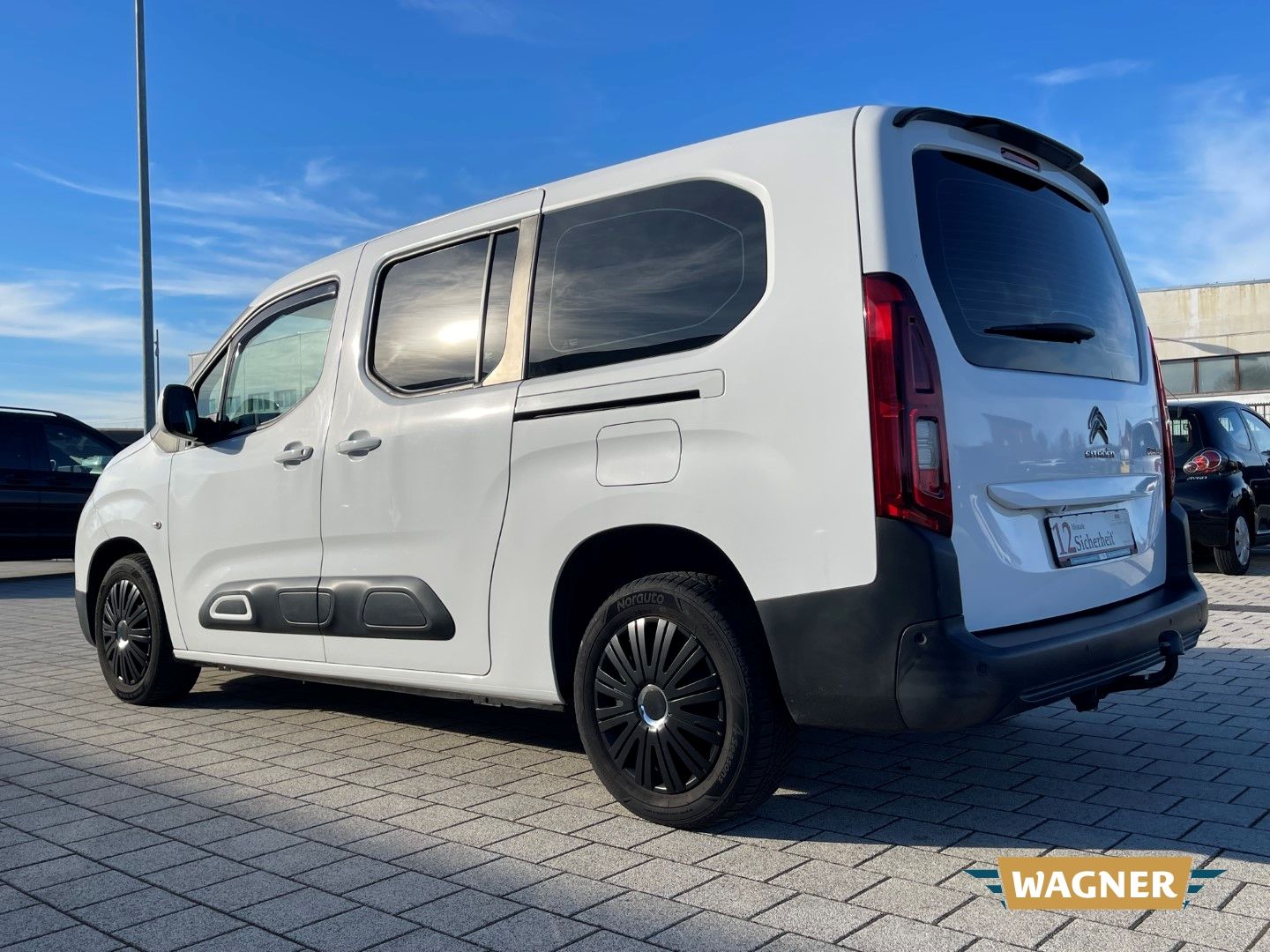 Fahrzeugabbildung Citroën Berlingo Feel XL Automatik Klimaautomatik