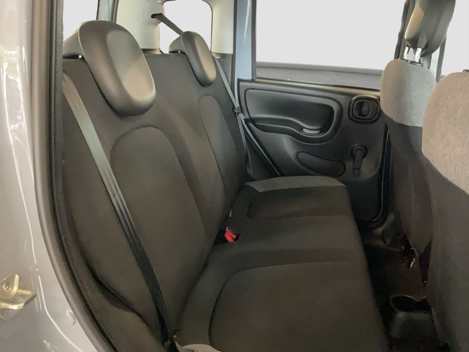 Fahrzeugabbildung Fiat Panda 1,0 Hybrid  Allwetterreifen/Klima/DAB