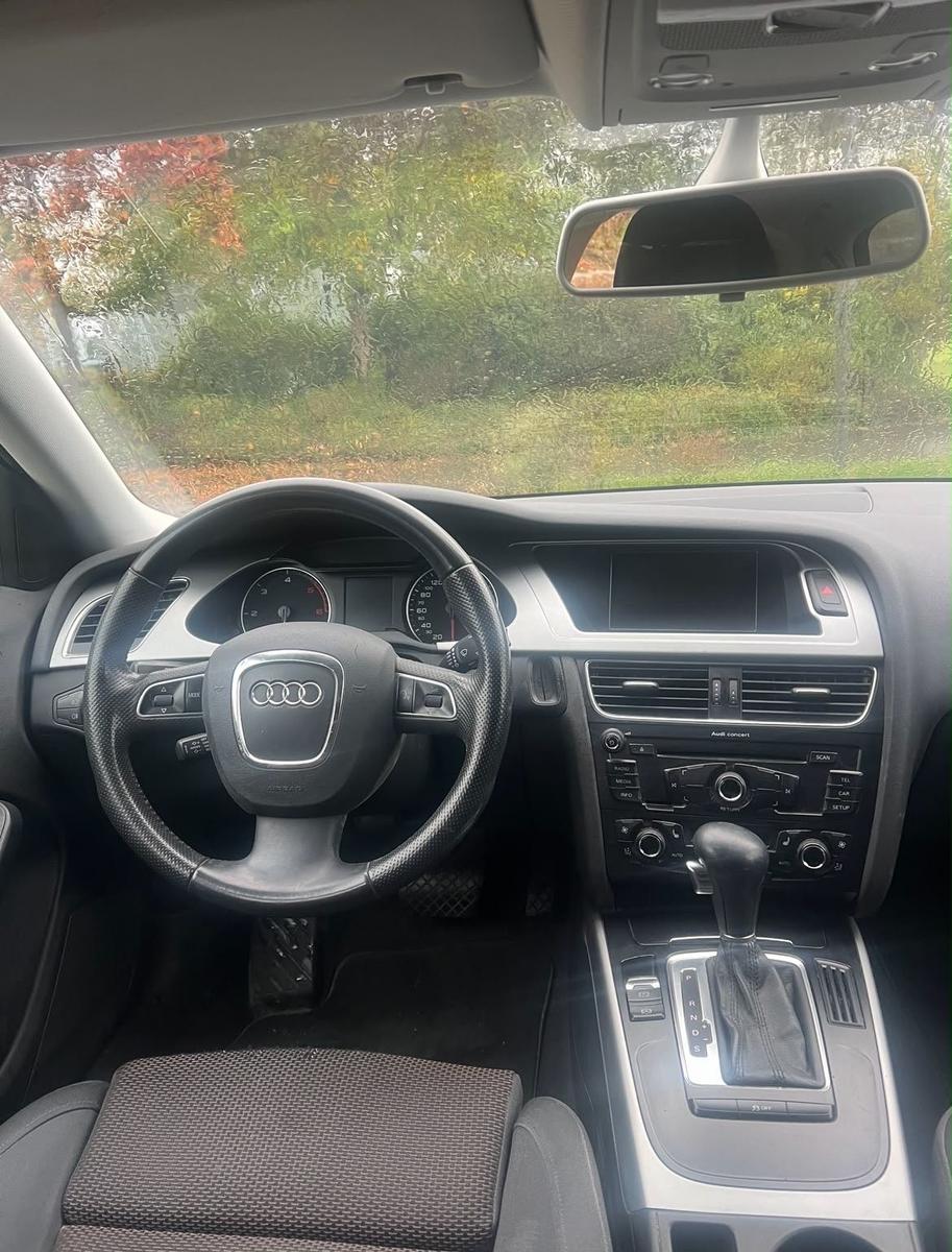 Audi  2011 — photo 9
