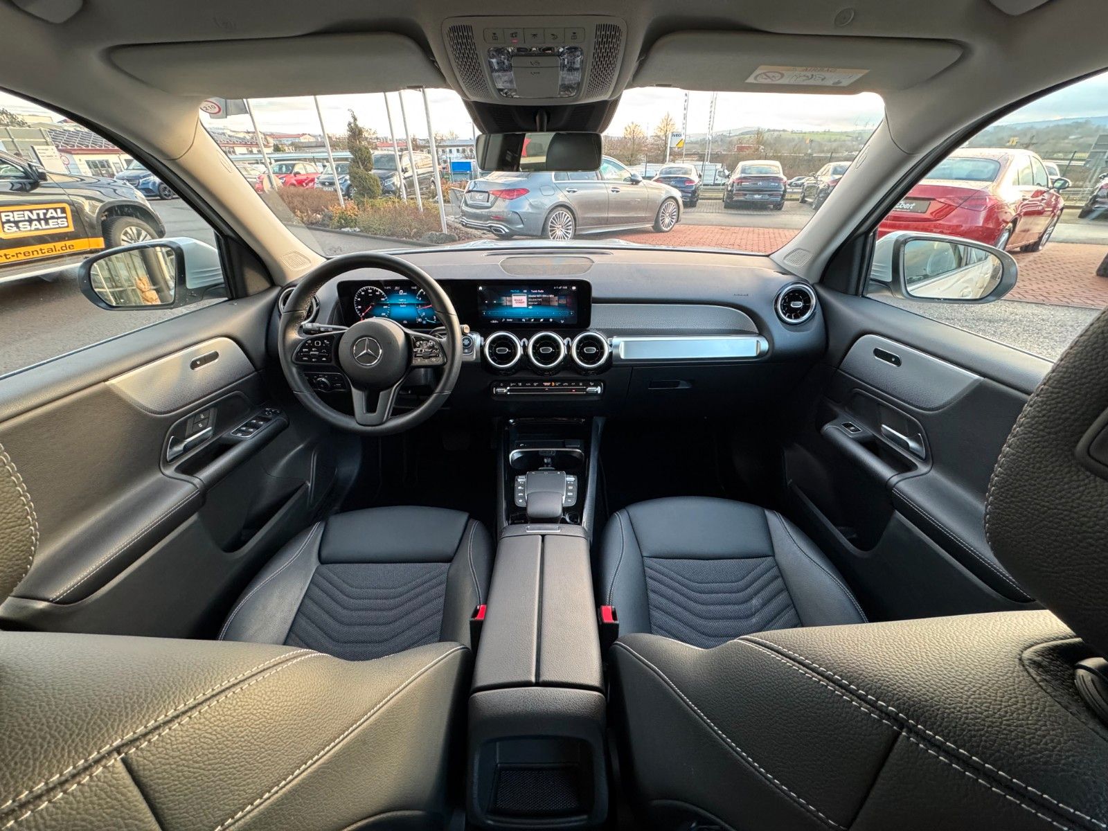 Fahrzeugabbildung Mercedes-Benz GLB 200 4M Style+StandH+Distr+RKamera+Augment