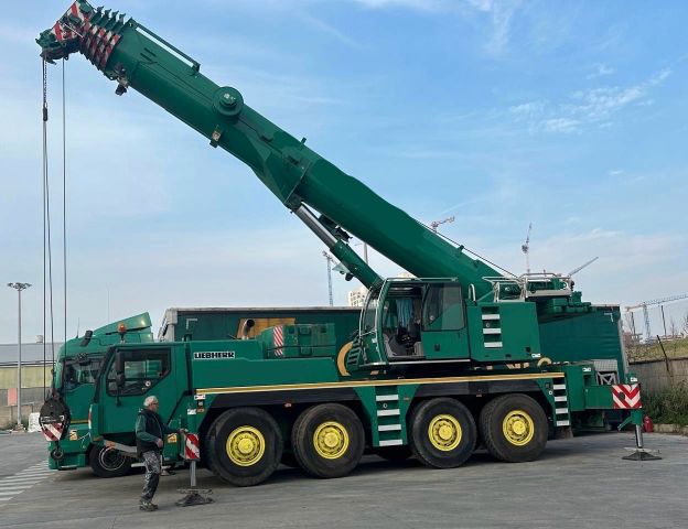 Liebherr LTM 1090 - 4.1 * 50 m * 8x8!