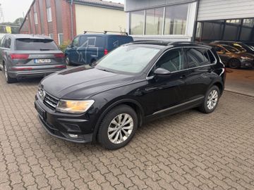 Volkswagen Tiguan - 1