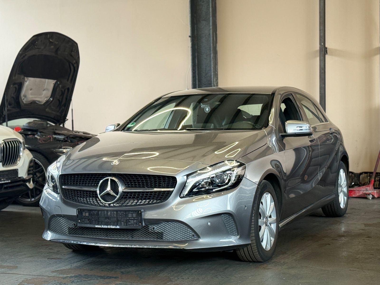 MERCEDES-BENZ A 180 BlueEfficiency Facelift LED/NAVI/Tempomat