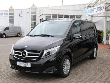 Mercedes V 220 - 1