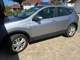 Nissan Qashqai 1.6 Acenta Acenta - Nissan Qashqai mit Benzin-Antrieb: Limousine, 1.6