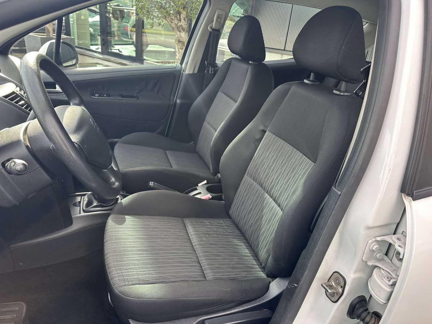 Peugeot 207 2010 — photo 9