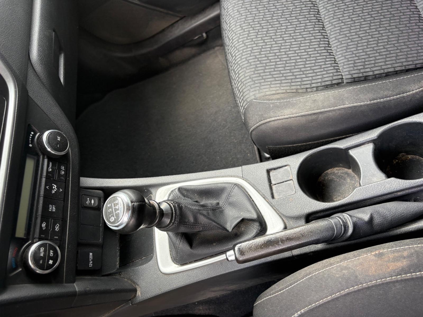 Toyota Auris 2014 — photo 22