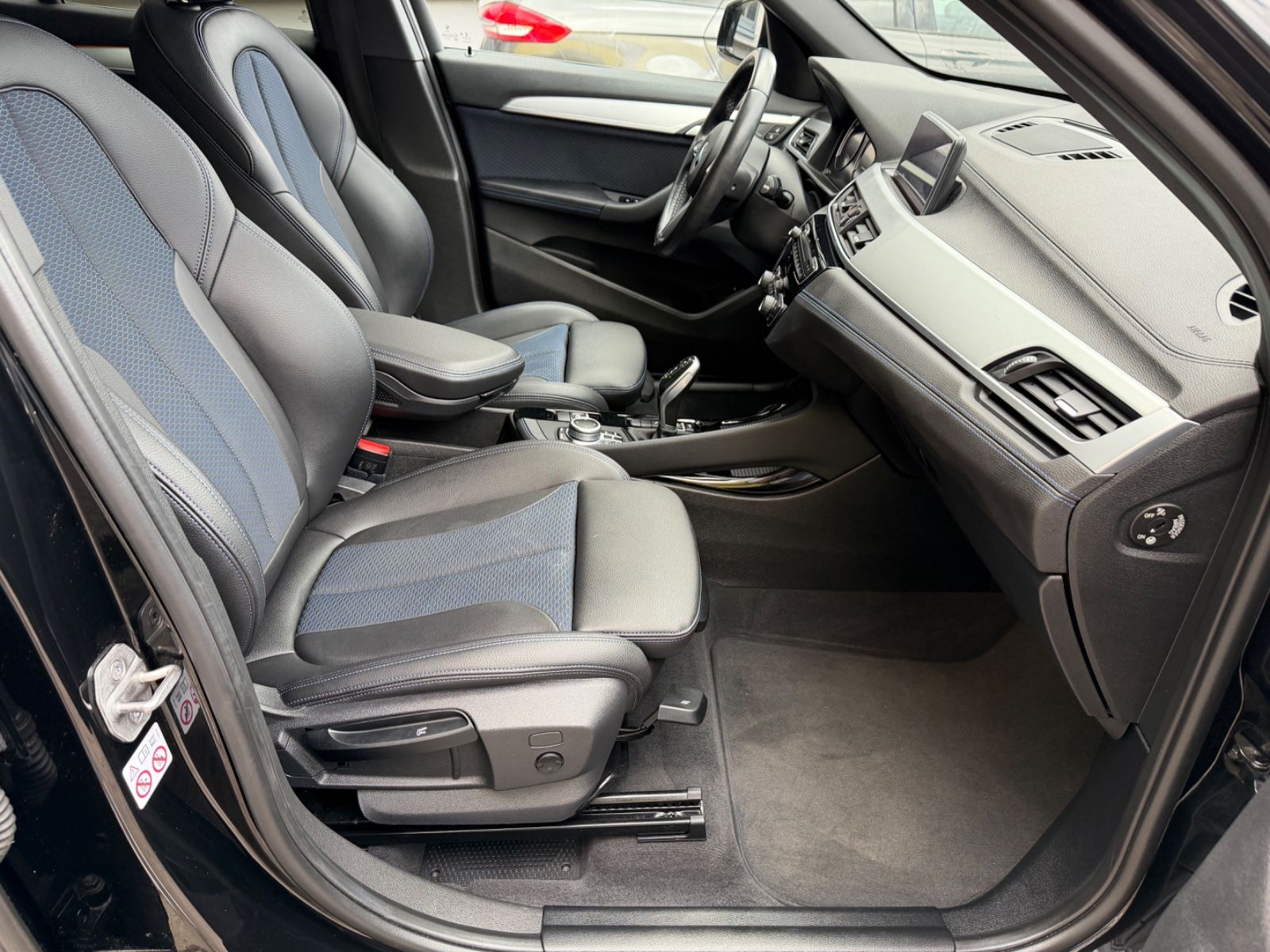 BMW X1 sDrive 18 d/M SPORTPAKET/LED/KAMERA/LEDER/AUT foto 25