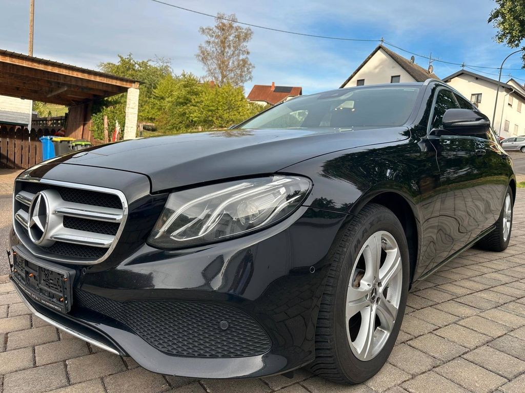 Image of Mercedes-Benz E 220