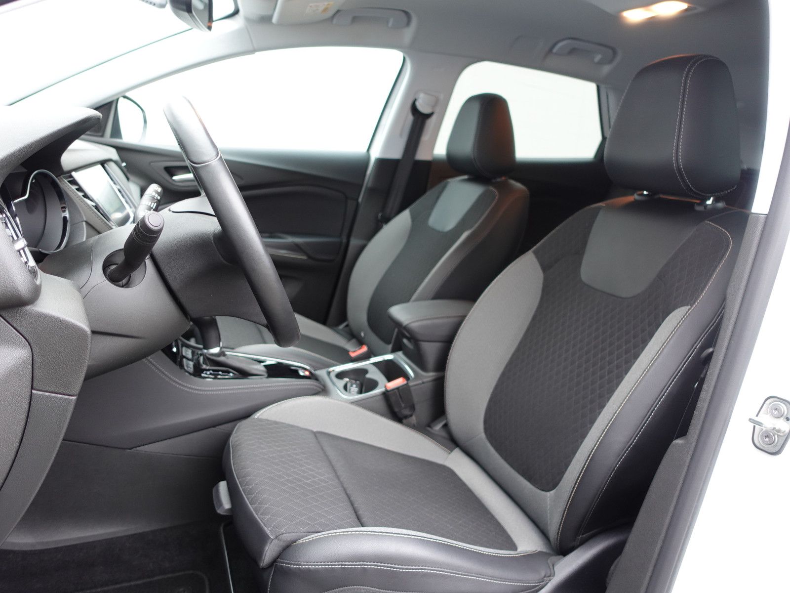 Fahrzeugabbildung Opel Grandland X 1.2 Elegance Kamera,LED,Navi,PDC,SHZ