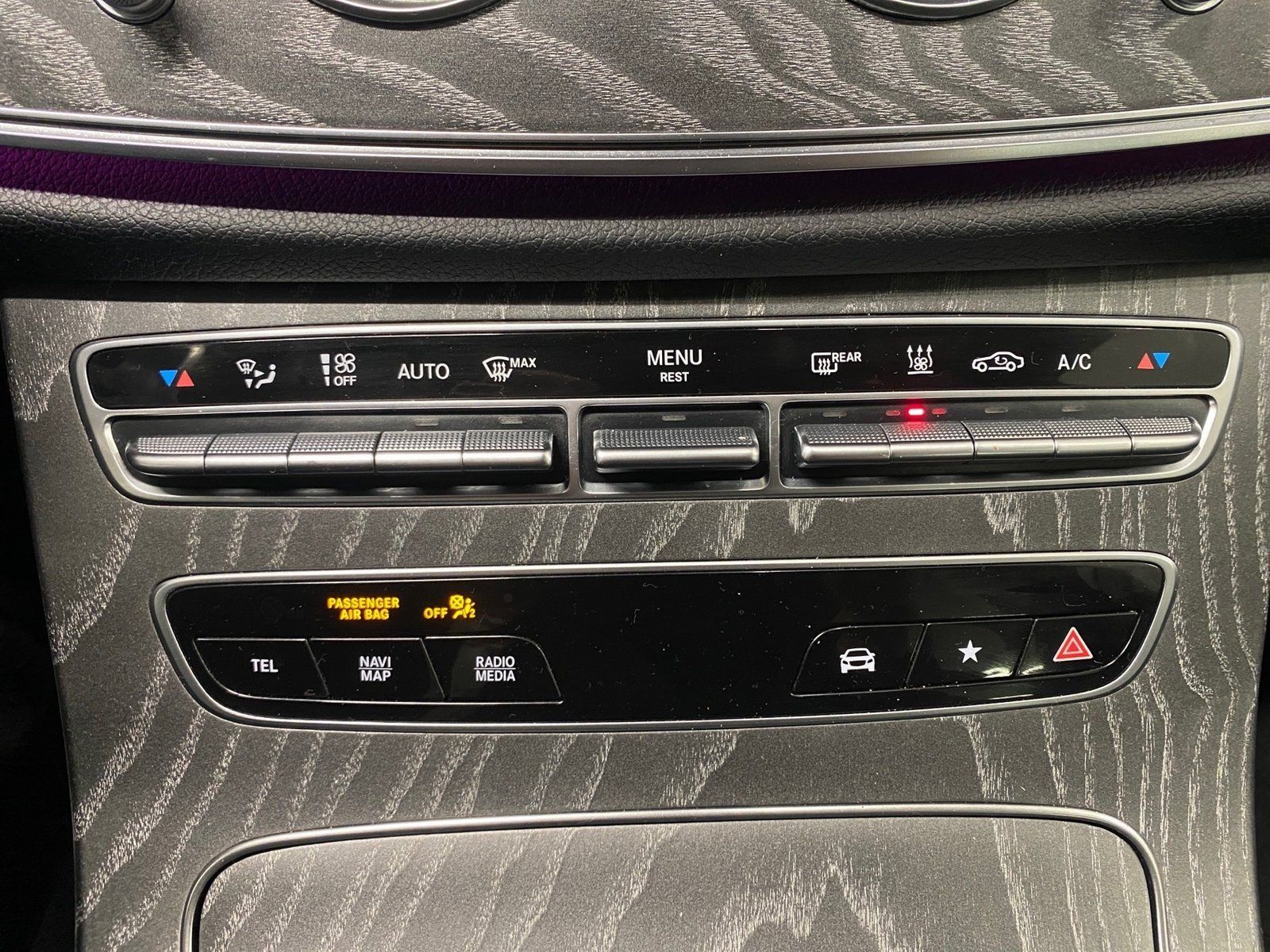 Fahrzeugabbildung Mercedes-Benz E 220 d AMG Distronic*360°*Standheizung*Memory*