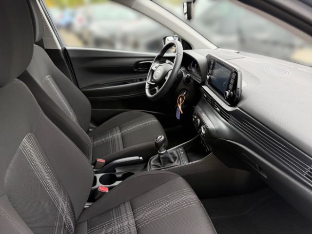 Fahrzeugabbildung Hyundai i20 Essential 1.0 T-GDI +CARPLAY+TEMPOMAT+SHZ+RF