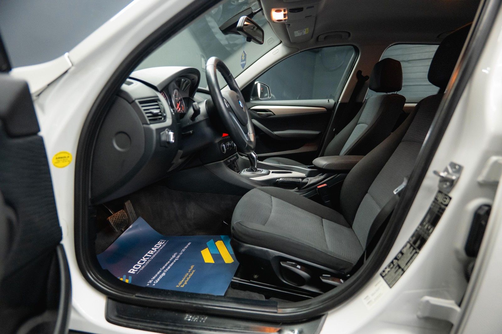Fahrzeugabbildung BMW X1 xDrive20d Sport Line Autom. Bi-Xenon*Perlmutt