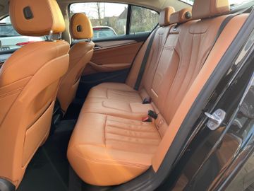 Fahrzeugabbildung BMW 520 d Lim Aut. Navi Leder LED Temp. RFK uvm.