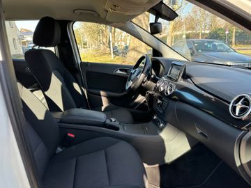 Fahrzeugabbildung Mercedes-Benz B 180 CDI SportsTourer*Tempomat*Navi*Bi-Xenon*