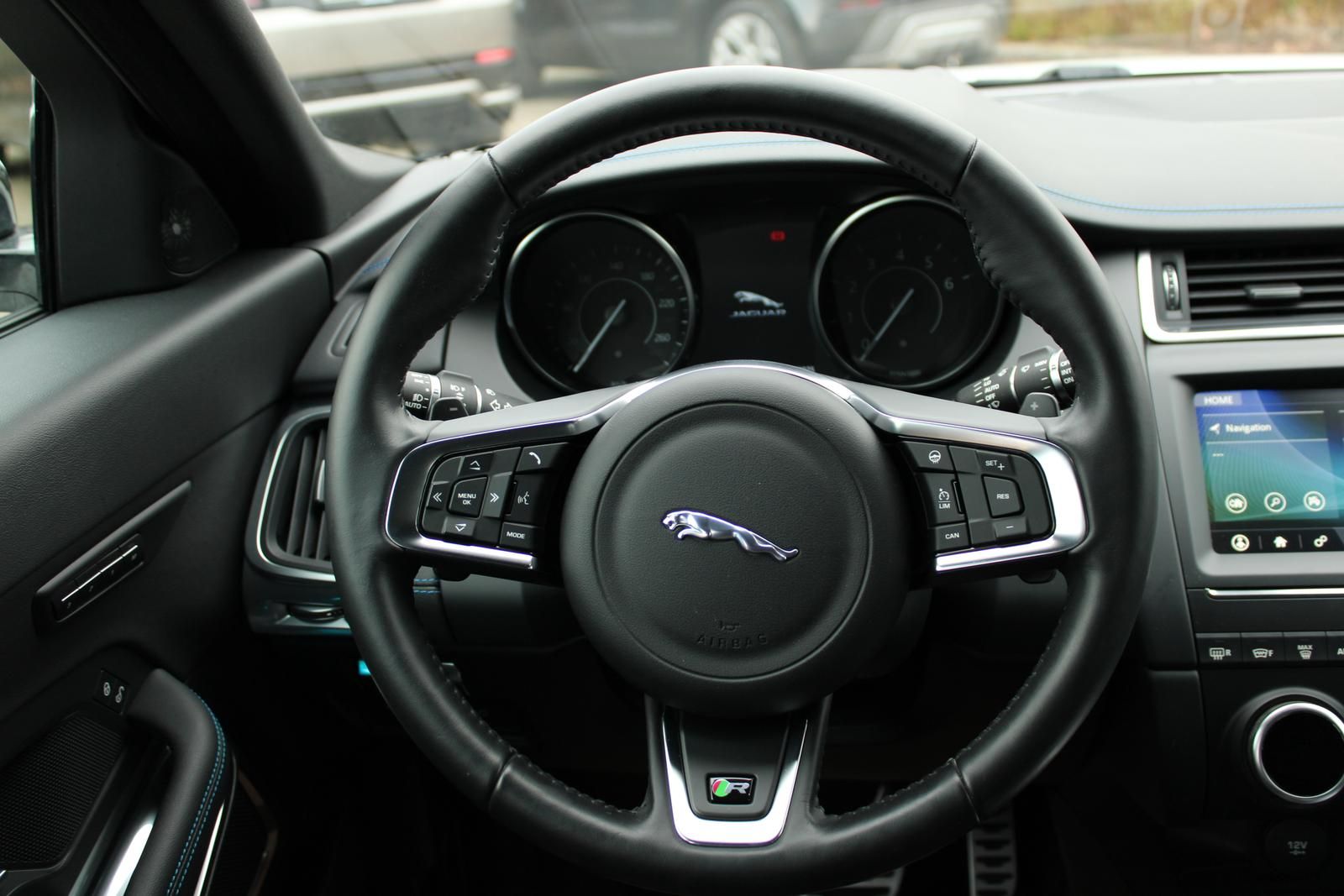 Fahrzeugabbildung Jaguar E-Pace P200 R-Dynamic SE AWD