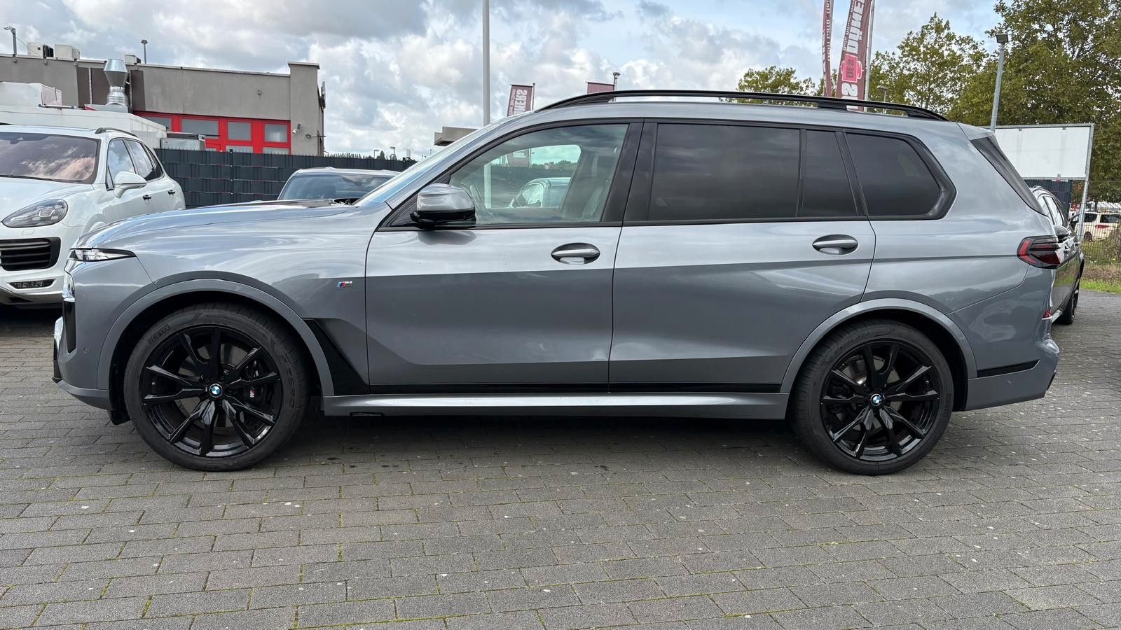 Fahrzeugabbildung BMW X7 xDrive 40 i M Sport/Voll/Skylounge, gestik