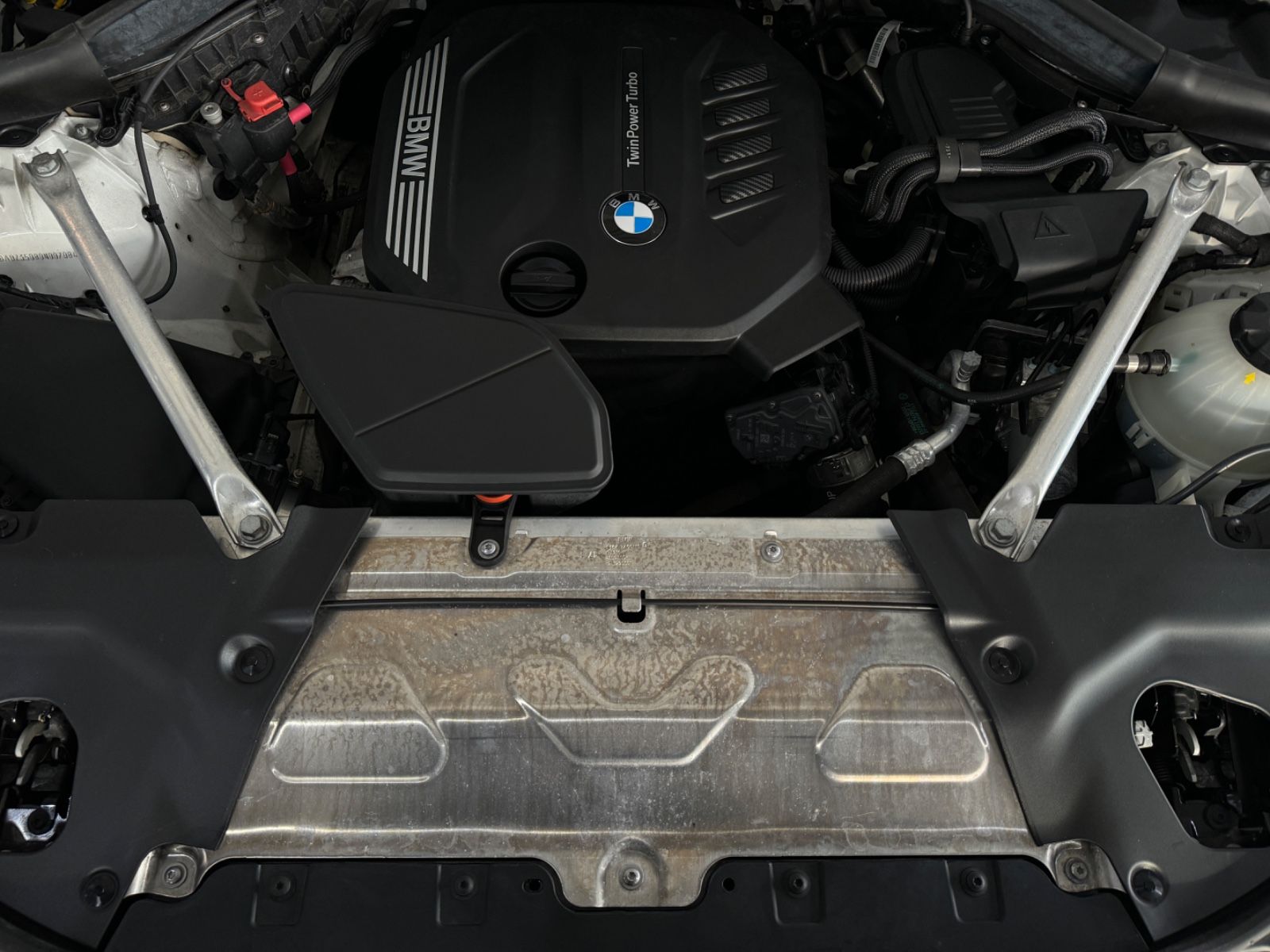 Fahrzeugabbildung BMW X3 xD20d M Sport Kamera HUD HiFi Navi Komfort 19