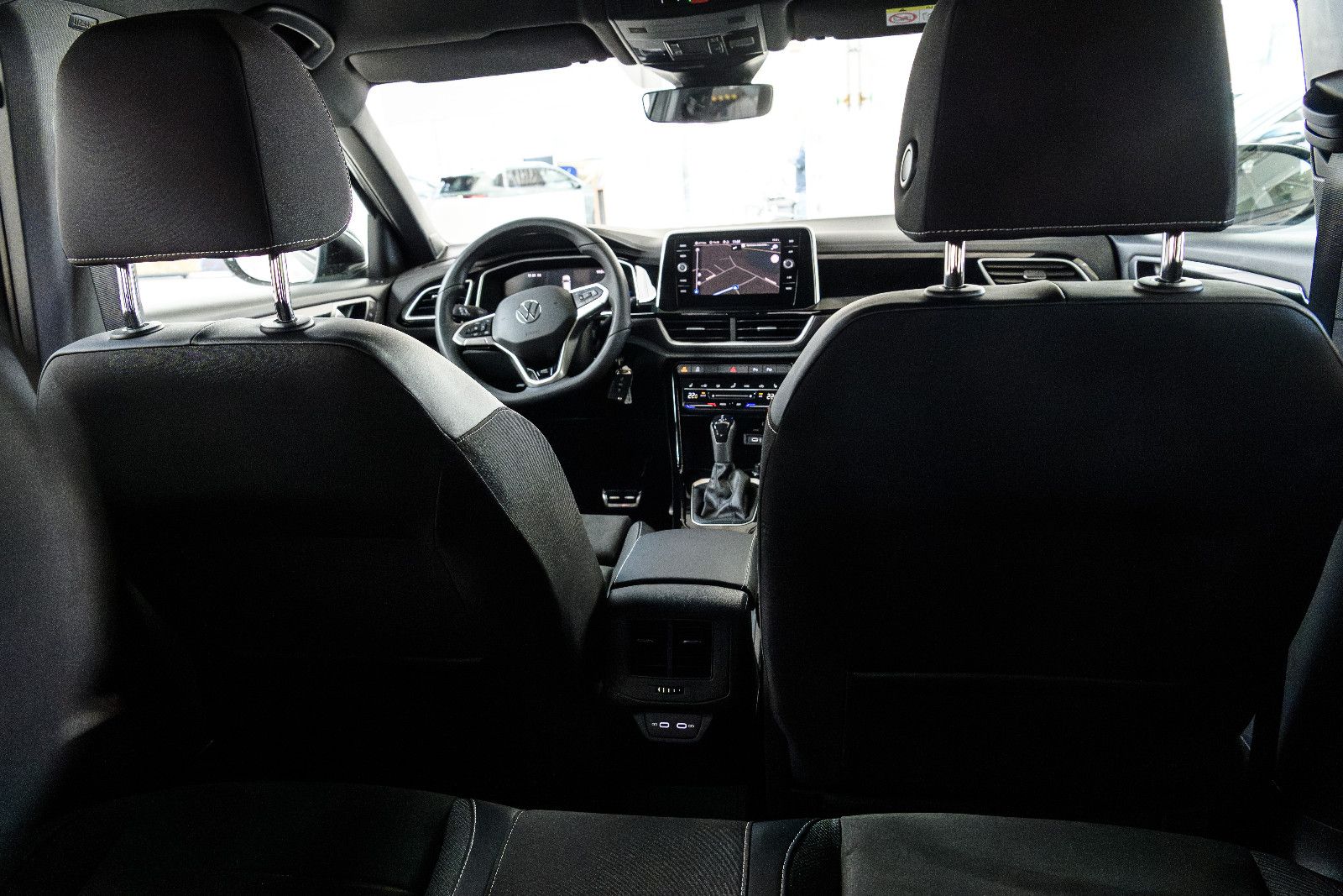 Fahrzeugabbildung Volkswagen T-Roc R-Line 1.5 TSI DSG LED+AHK+KAMERA+ACC+SHZ