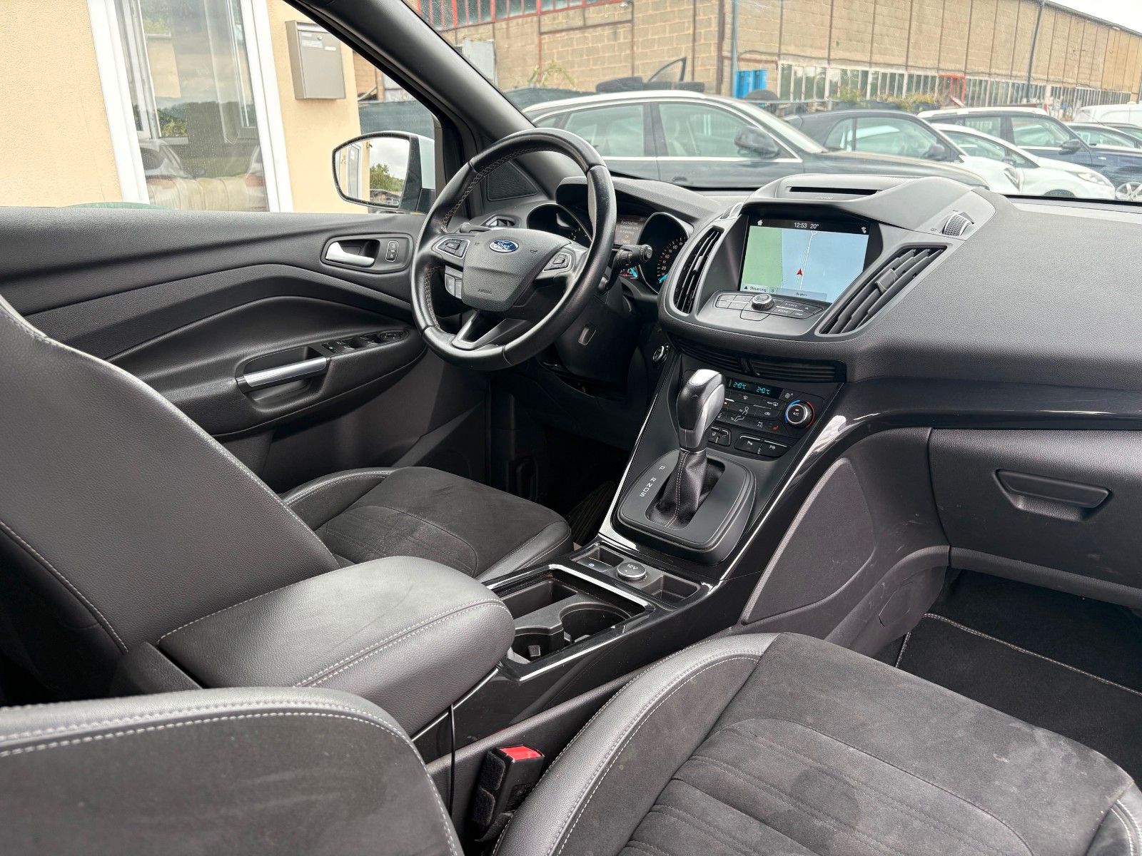 Fahrzeugabbildung Ford Kuga 2.0 TDCi 4x4 ST-Line Aut. Navi Leder Xenon