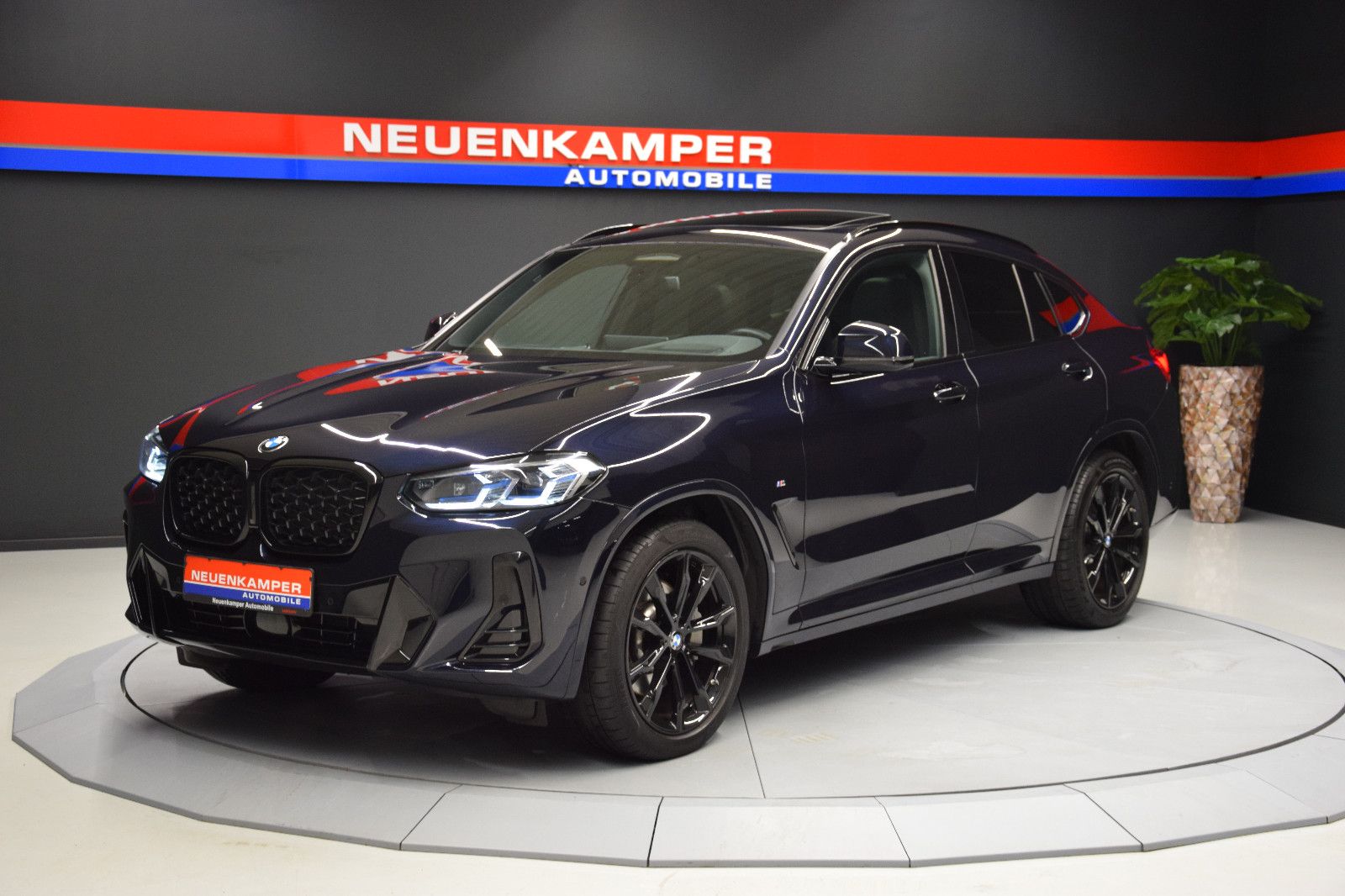 Fahrzeugabbildung BMW X4 xDrive 30 d M Sport Pano HuD Laser ACC AHK