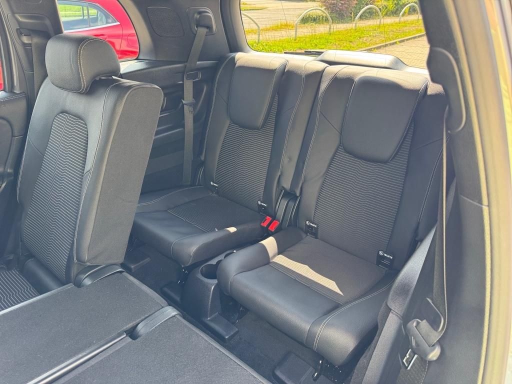 Fahrzeugabbildung Mercedes-Benz GLB 220 d 4M Navi Memo HUD LED KeyLess RDK