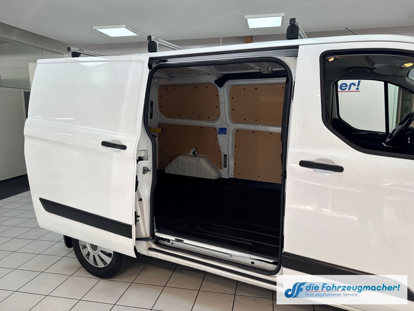 Fahrzeugabbildung Ford Transit Custom Kasten 300 L1 Trend Notbremsass.