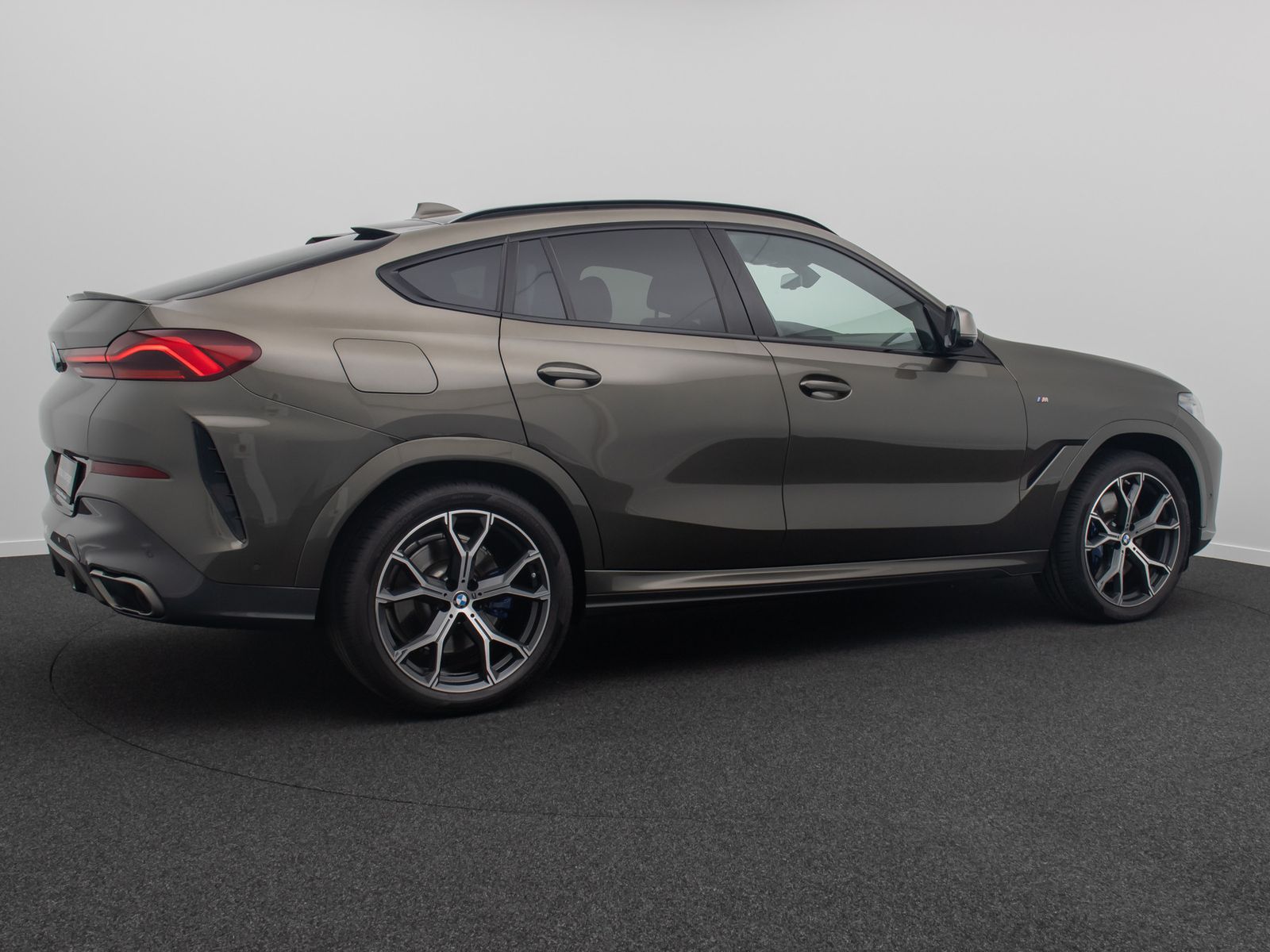 Fahrzeugabbildung BMW X6 M50i 360° HUD Belüftung Panorama Individual