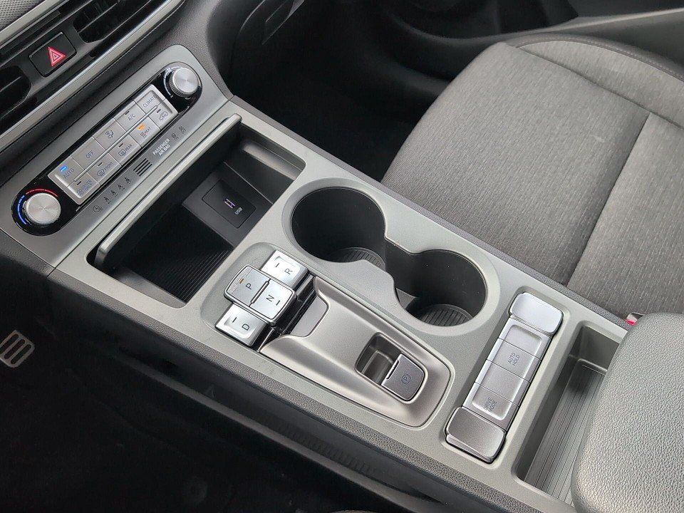 Fahrzeugabbildung Hyundai KONA ELEKTRO 39kWh GARANTIE-03.2031 1HD KAMERA++