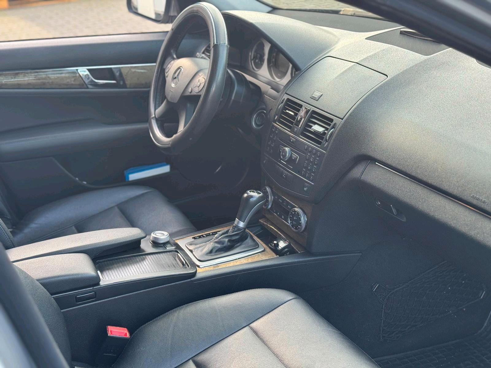 Mercedes-Benz 320 2008 — photo 13