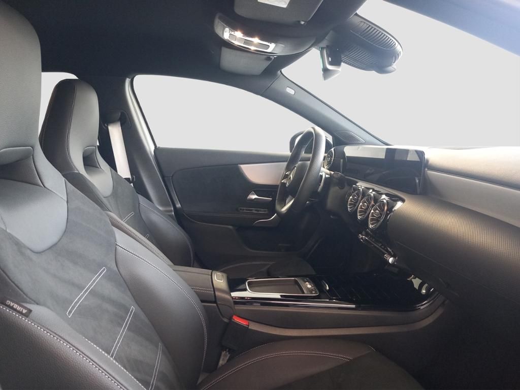 Fahrzeugabbildung Mercedes-Benz A 200 Kompaktlimousine AMG Line*Night Paket*LED