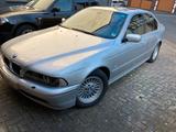 BMW 520i Facelift oder Tausch gegen Motorrad - BMW 520 aus 2000