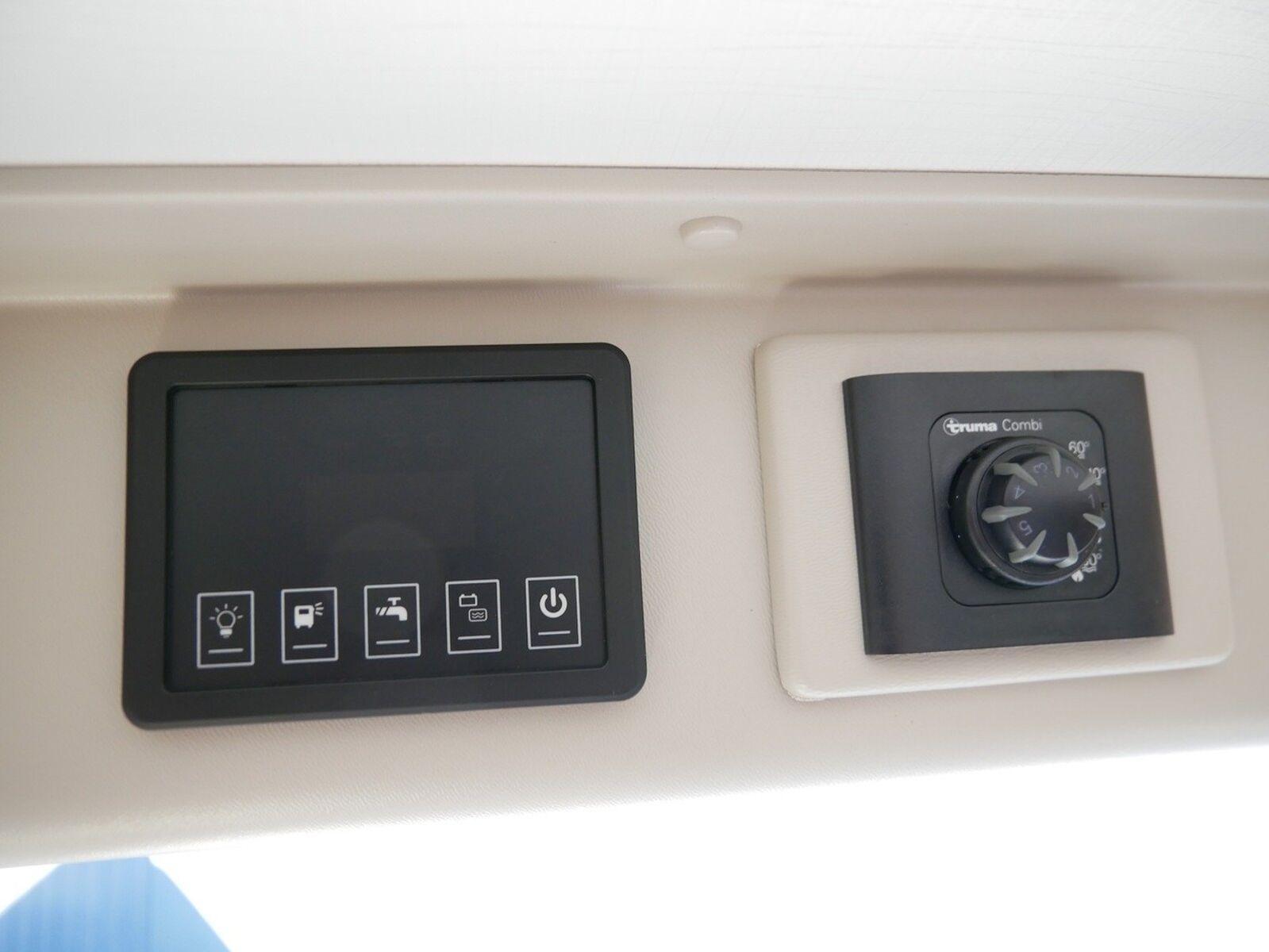 Fahrzeugabbildung Forster Livin Up FV599EBL Inklusive Lithium Batterie