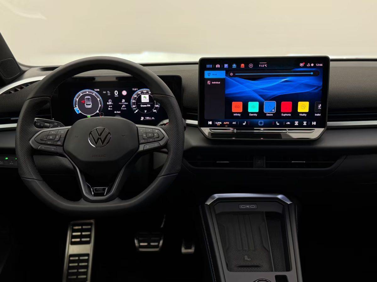 Volkswagen T-Roc 1.5 eTSI DSG R-Line +BLACK-STYLE+CAM+ACC+, миниатюра 23