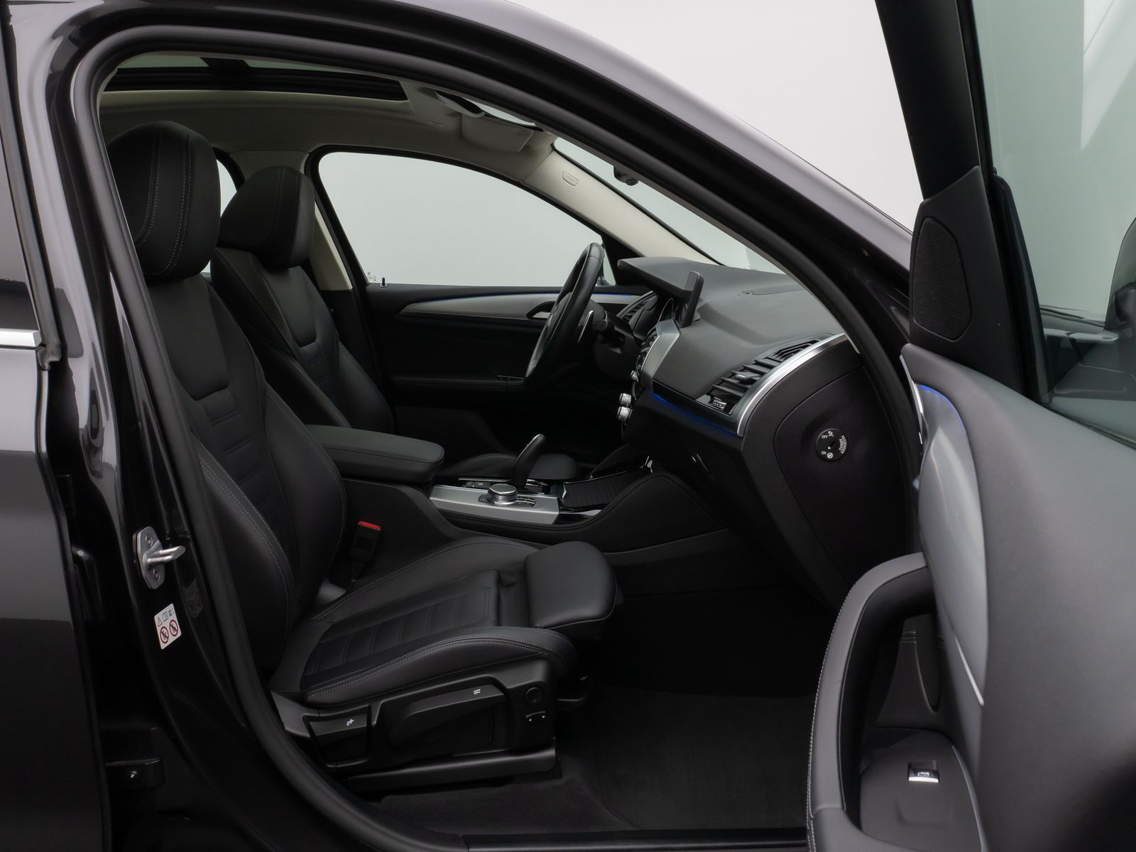 Fahrzeugabbildung BMW X4 xD30i xLine Panorama Kamera HUD HiFi DisplKey